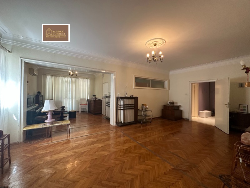 Продава  4-стаен град София , Център , 180 кв.м | 50188294