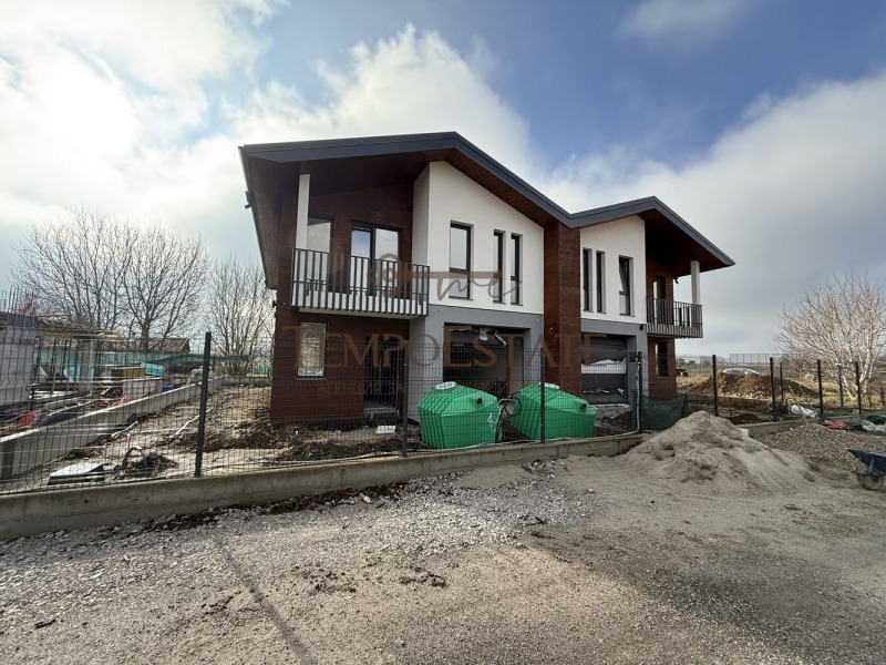 Продава КЪЩА, гр. София, с. Кривина, снимка 2 - Къщи - 52804636