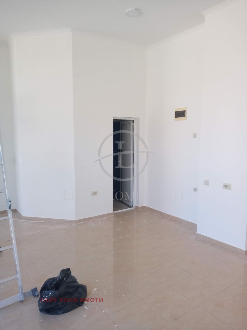 Myytävänä  Myymälä Plovdiv , Ostromila , 31 neliömetriä | 72012237