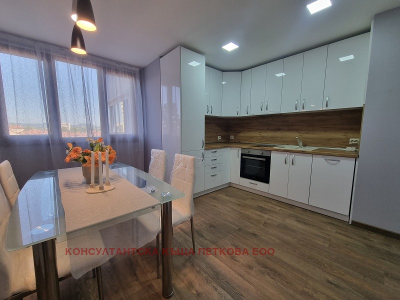 Продава  3-стаен град Ловеч , Широк център , 94 кв.м | 89986591