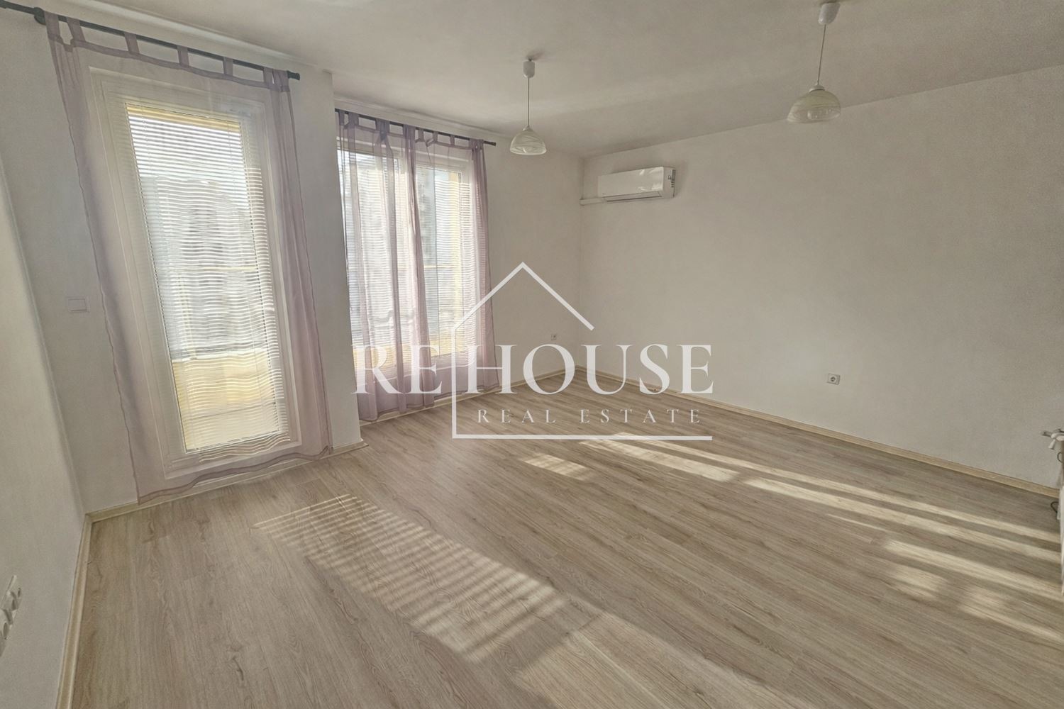 Продава 2-СТАЕН, гр. Варна, Гранд Мол, снимка 2 - Апартаменти - 53771173