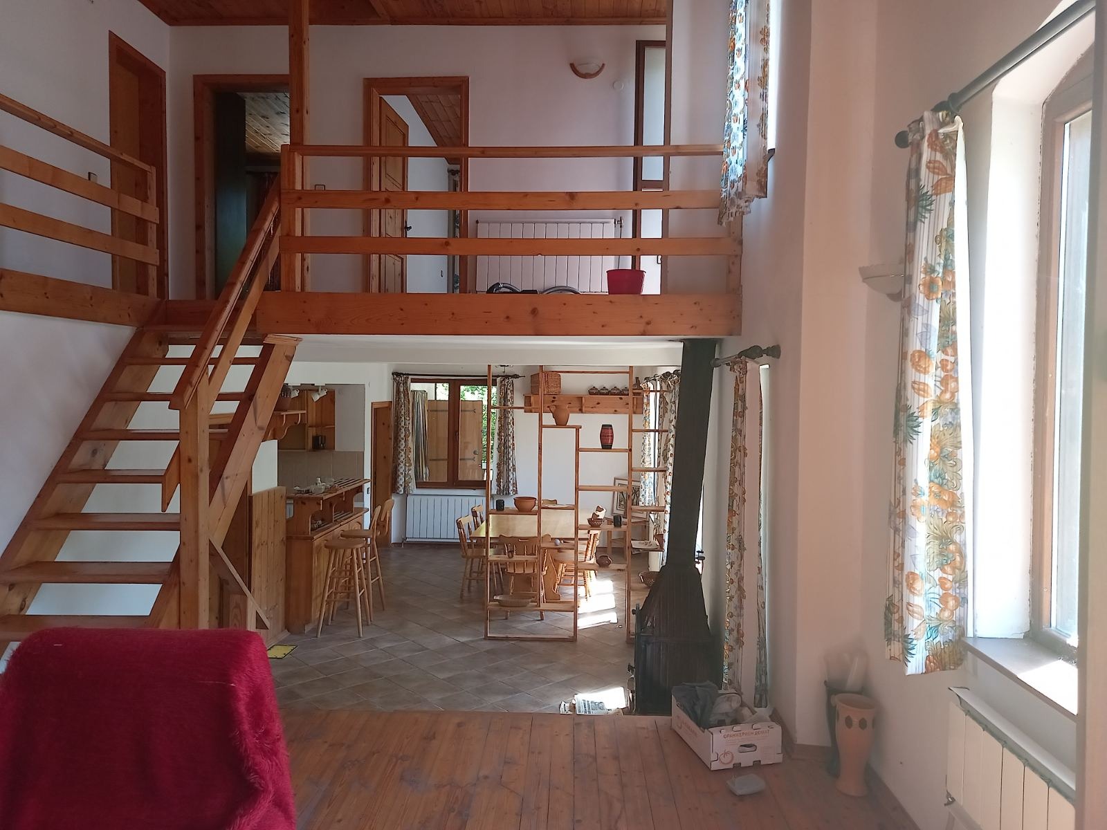 Продава КЪЩА, гр. Априлци, област Ловеч, снимка 2 - Къщи - 51725466