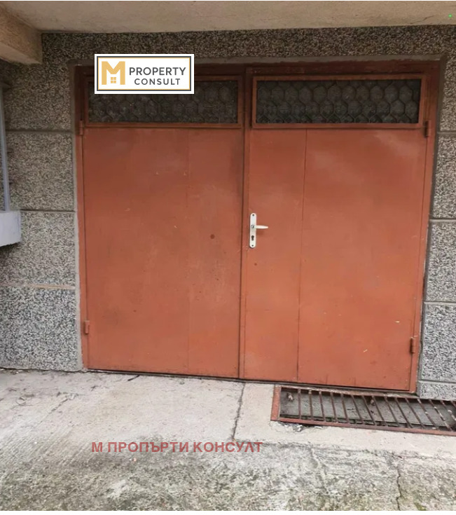 Продава ГАРАЖ, ПАРКОМЯСТО, гр. Плевен, Широк център