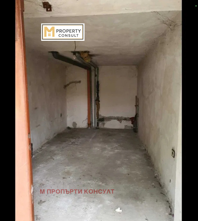 Продава ГАРАЖ, ПАРКОМЯСТО, гр. Плевен, Широк център, снимка 2 - Гаражи и паркоместа - 54203658