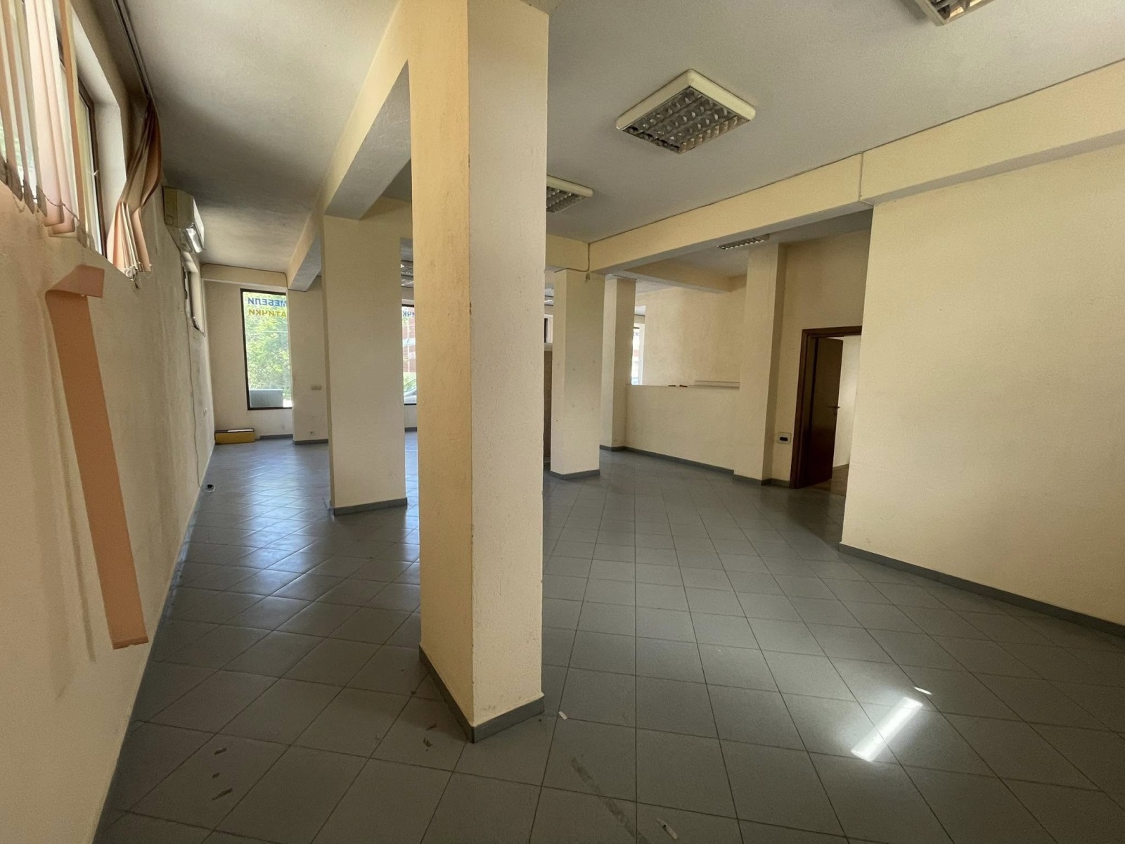 Продава ОФИС, гр. Благоевград, Грамада, снимка 2 - Офиси - 53797580