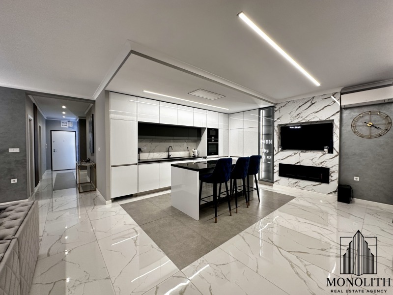 Продава  4-стаен град Варна , м-т Долна Трака , 218 кв.м | 72702862