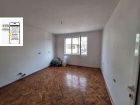 Piso de la casa Jristo Botev, Dobrich 9