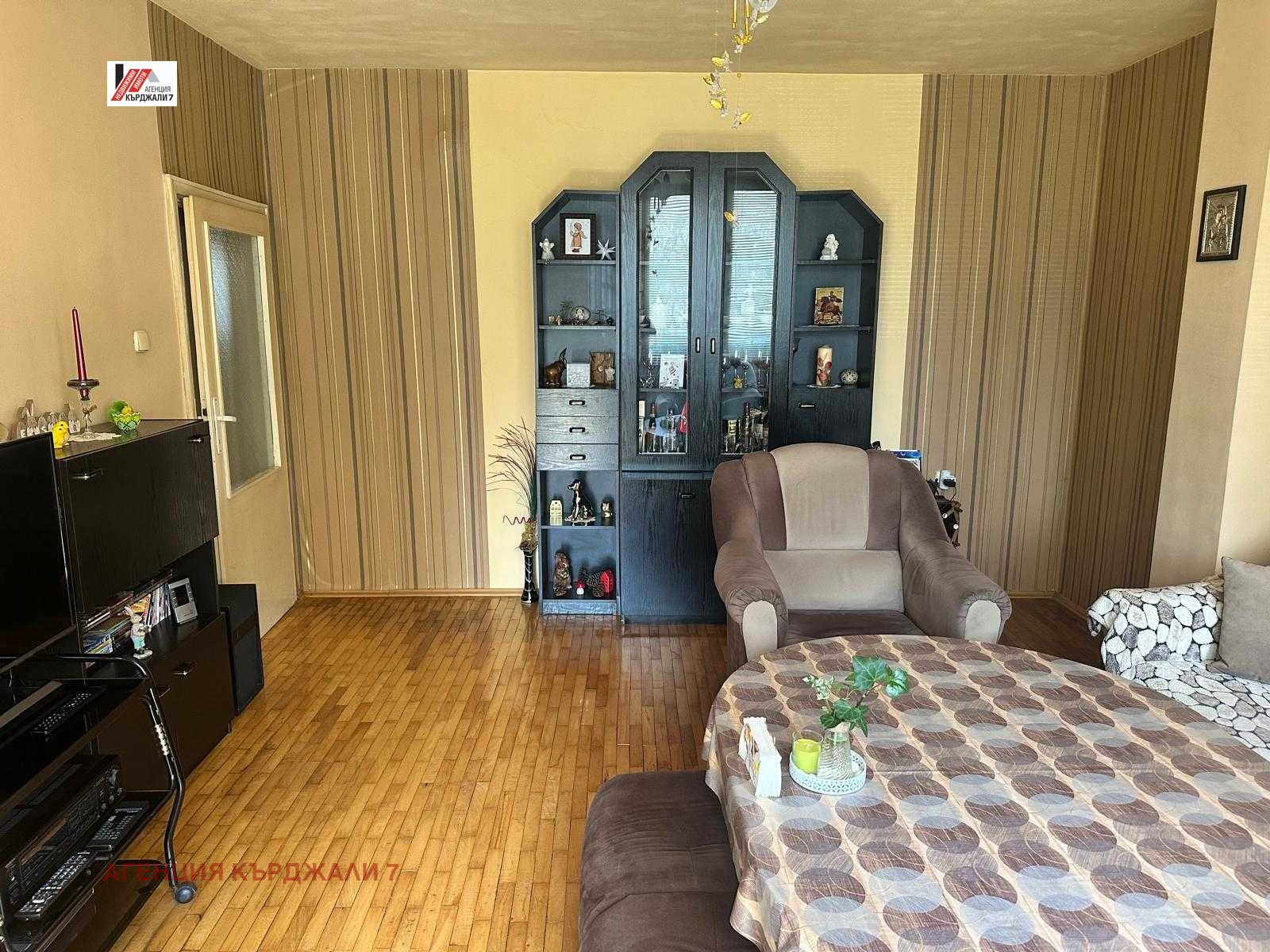 Продава МНОГОСТАЕН, гр. Кърджали, Център, снимка 5 - Апартаменти - 54199484