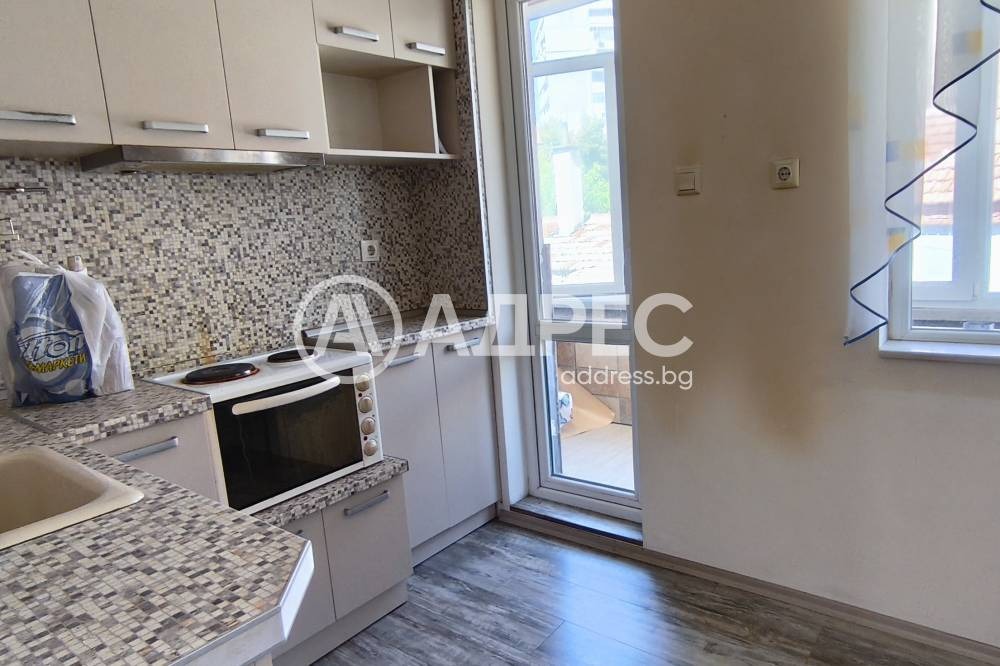 Продава КЪЩА, гр. Ямбол, Център, снимка 2 - Къщи - 55949609