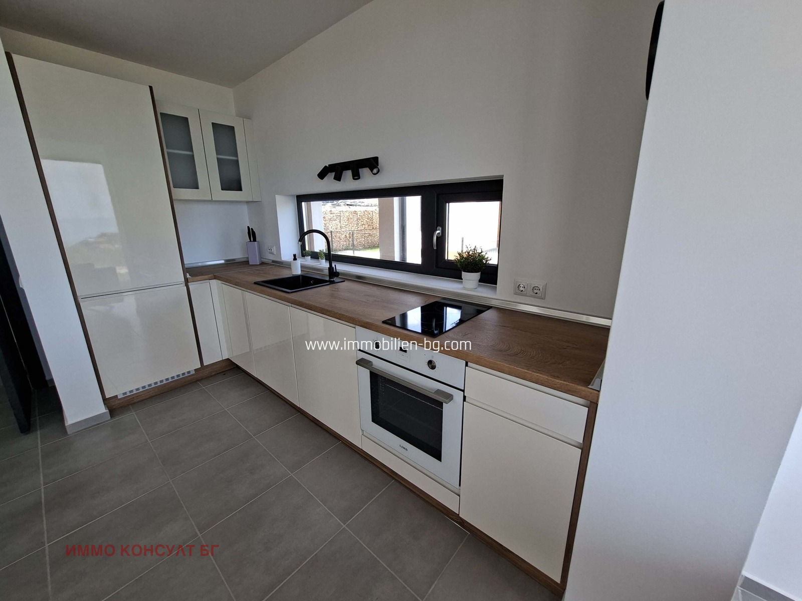 Продава КЪЩА, гр. Балчик, област Добрич, снимка 6 - Къщи - 55532777