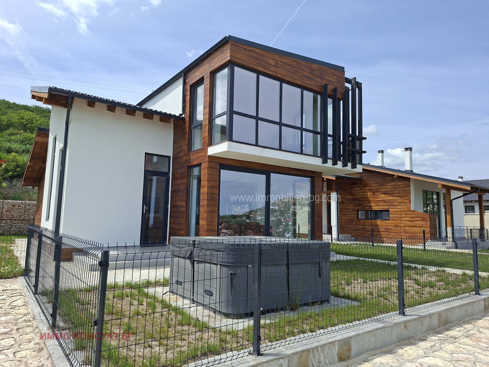 Продава КЪЩА, гр. Балчик, област Добрич, снимка 2 - Къщи - 55532777