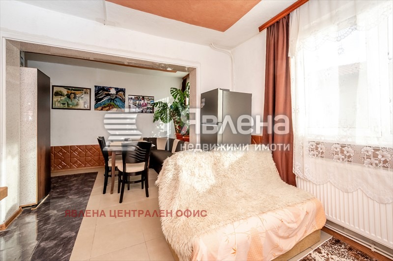 Продава ЕТАЖ ОТ КЪЩА, гр. Перник, Църква, снимка 10 - Етаж от къща - 54198278