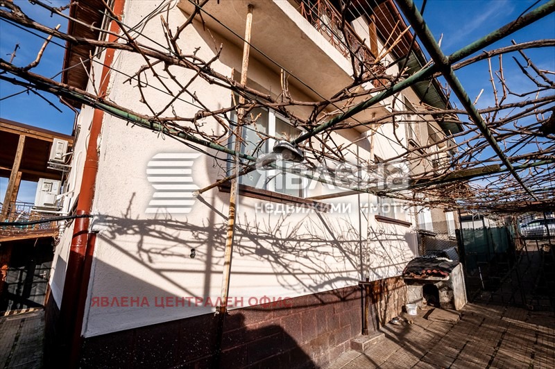 Продава ЕТАЖ ОТ КЪЩА, гр. Перник, Църква, снимка 17 - Етаж от къща - 54198278