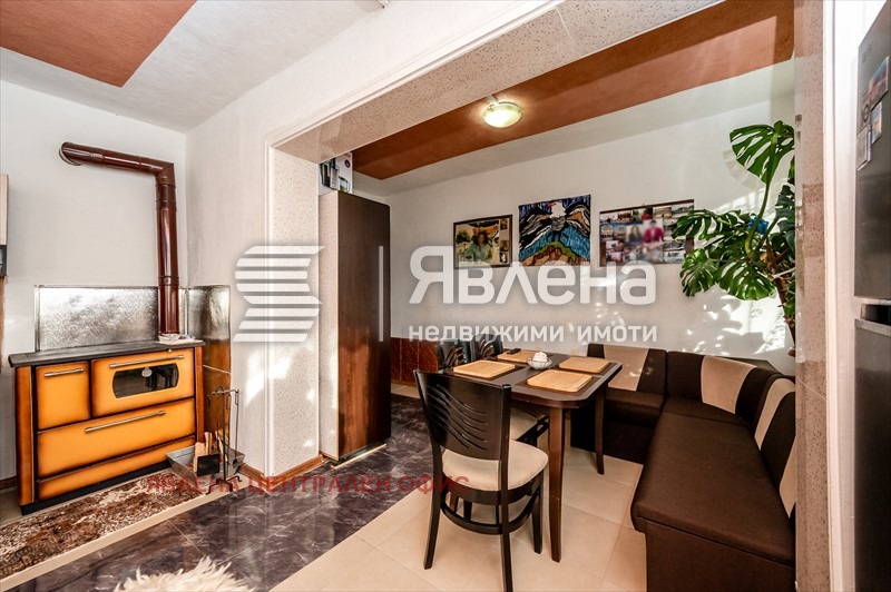 Продава ЕТАЖ ОТ КЪЩА, гр. Перник, Църква, снимка 9 - Етаж от къща - 54198278