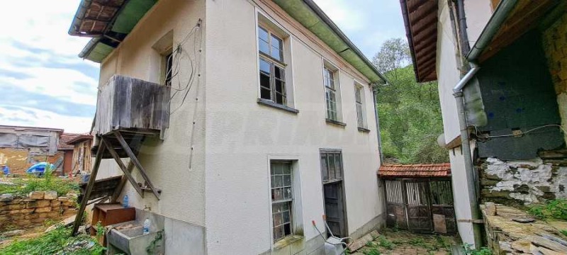 Продава КЪЩА в област Ловеч, гр. Троян - 238 кв.м / 73 500 € » 143 753.51 лв., СУПРИММО ОФИСИ В СТРАНАТА