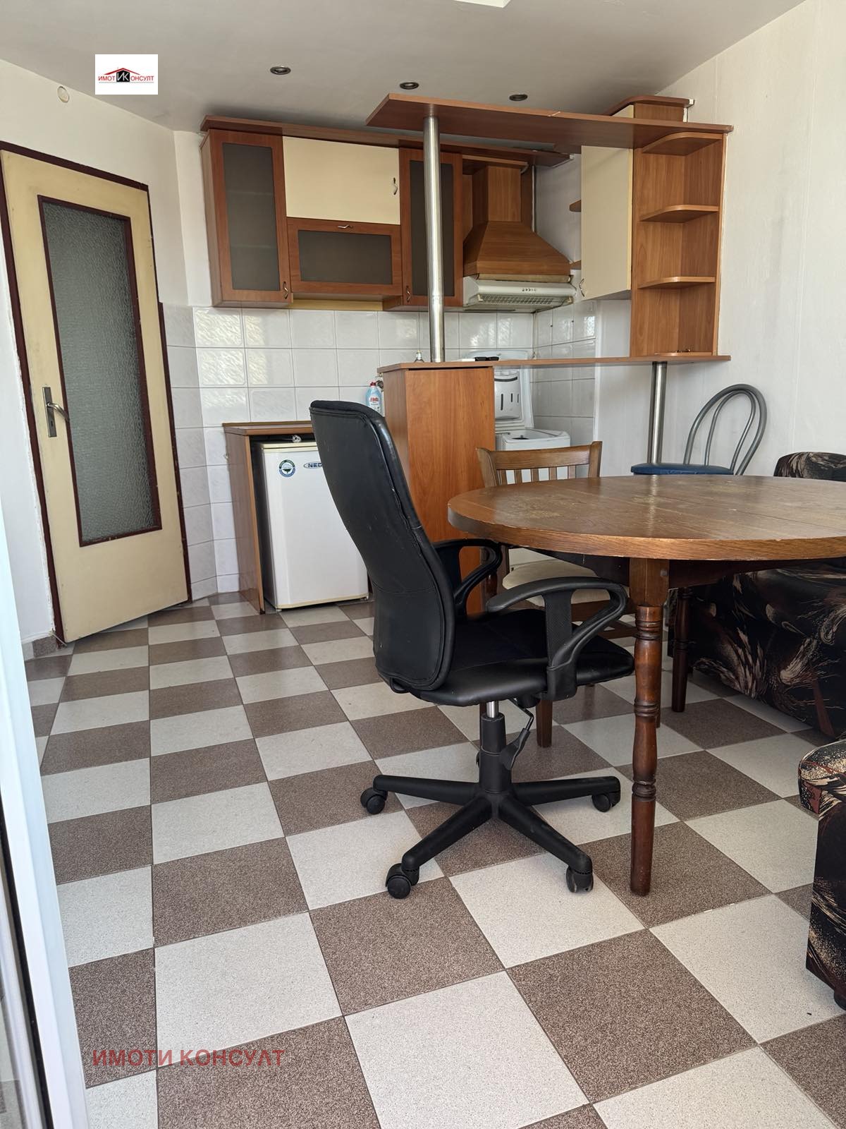 Продава 2-СТАЕН, гр. Велико Търново, Център, снимка 2 - Апартаменти - 53672950