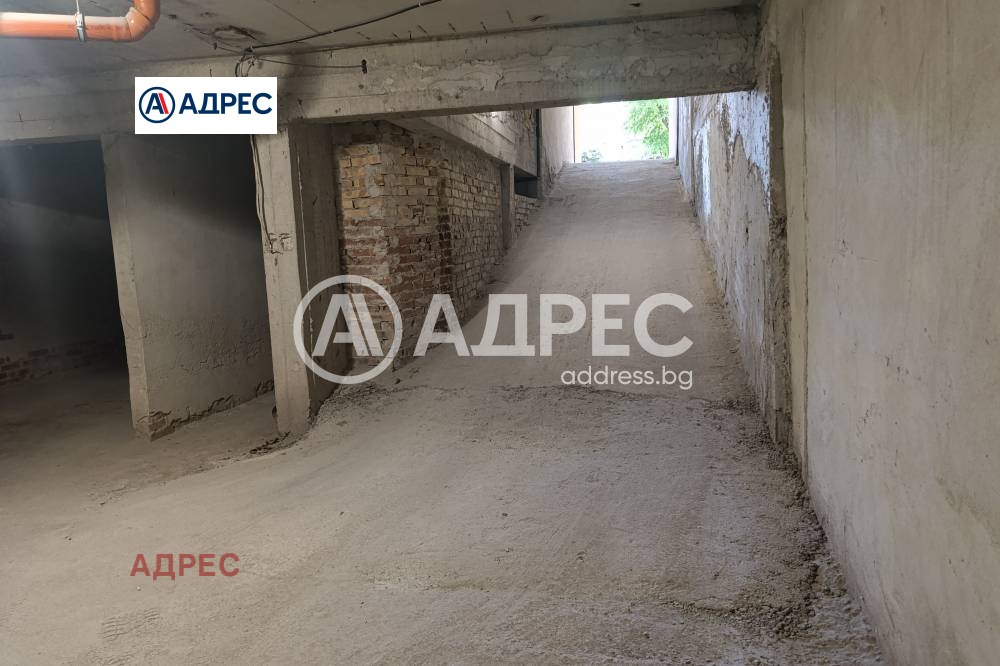 Продава ГАРАЖ, ПАРКОМЯСТО, гр. Варна, Център, снимка 2 - Гаражи и паркоместа - 54075902