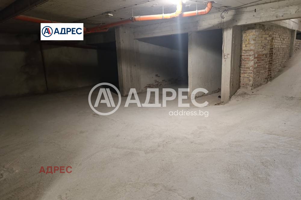 Продава ГАРАЖ, ПАРКОМЯСТО, гр. Варна, Център, снимка 5 - Гаражи и паркоместа - 54075902