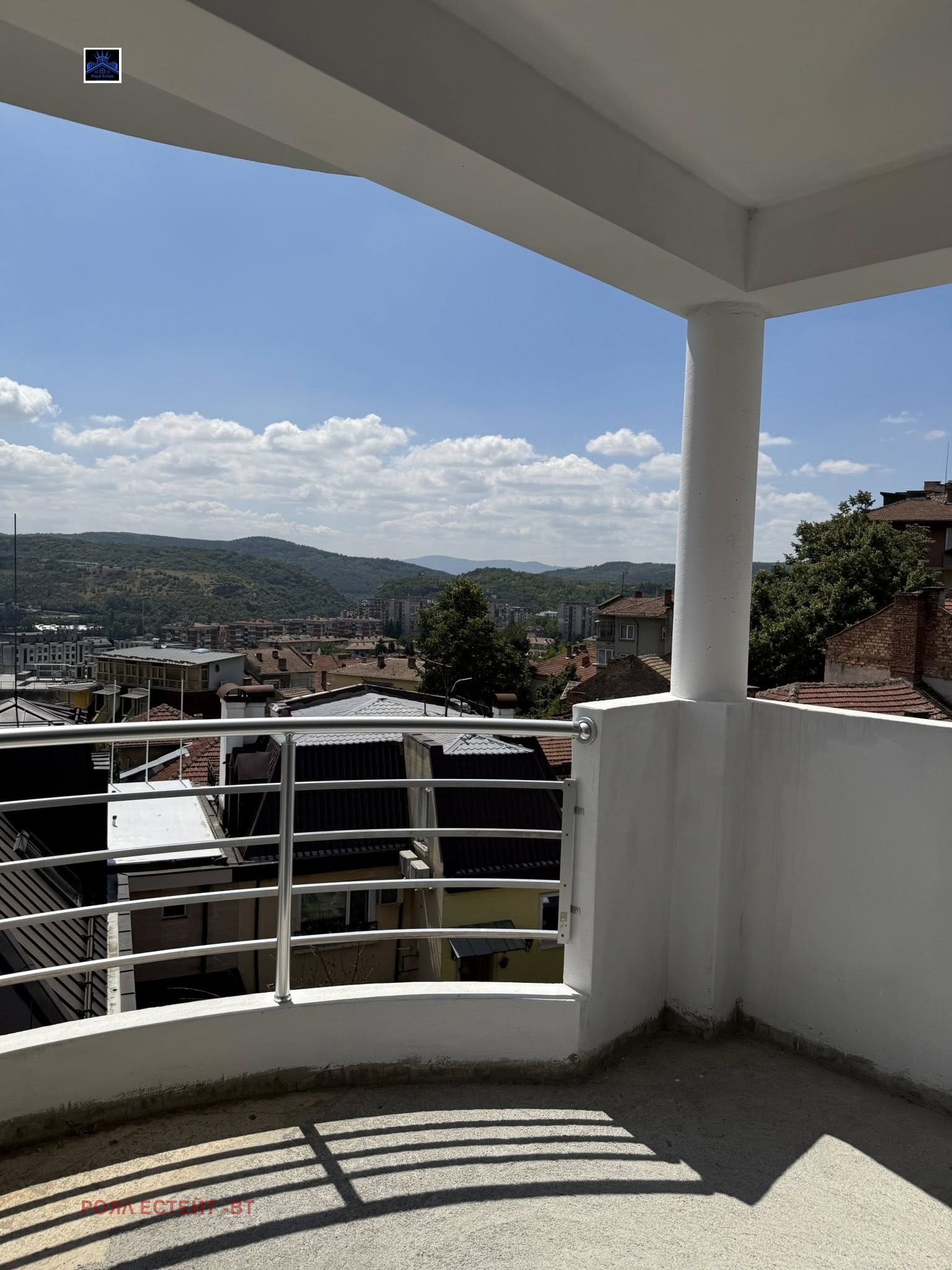 Продава 4-СТАЕН, гр. Велико Търново, Център, снимка 2 - Апартаменти - 56207498
