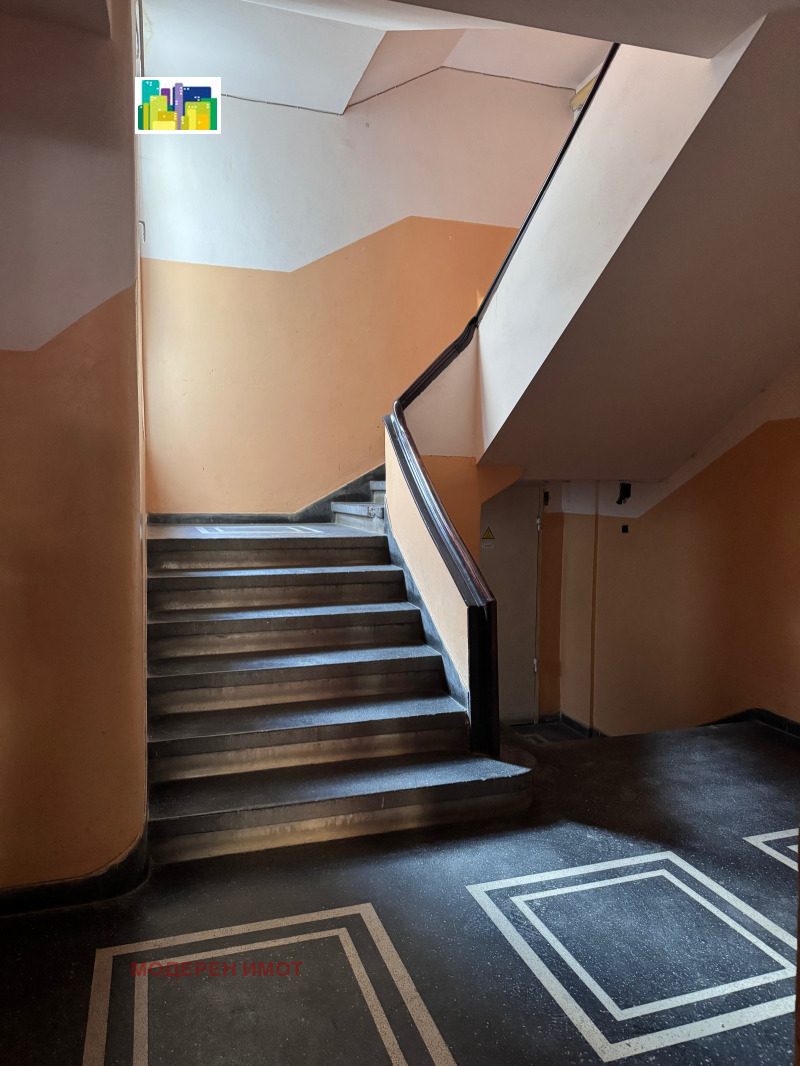 Продава  2-стаен град София , Център , 67 кв.м | 69746112