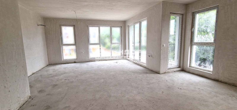 In vendita  2 camere da letto Plovdiv , Vastanicheski , 127 mq | 10988961