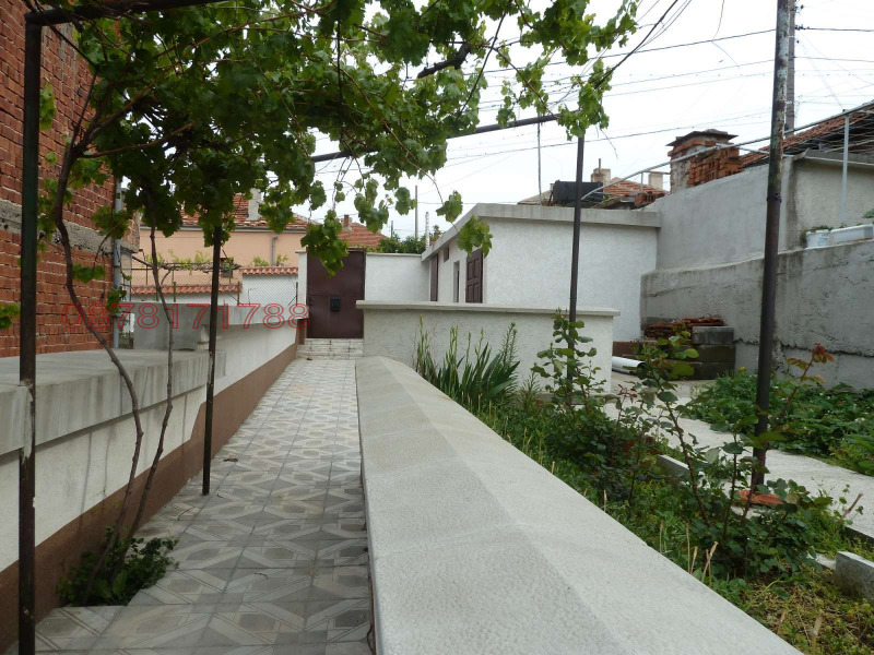 Продава КЪЩА, гр. Сливен, Клуцохор, снимка 2 - Къщи - 52780242