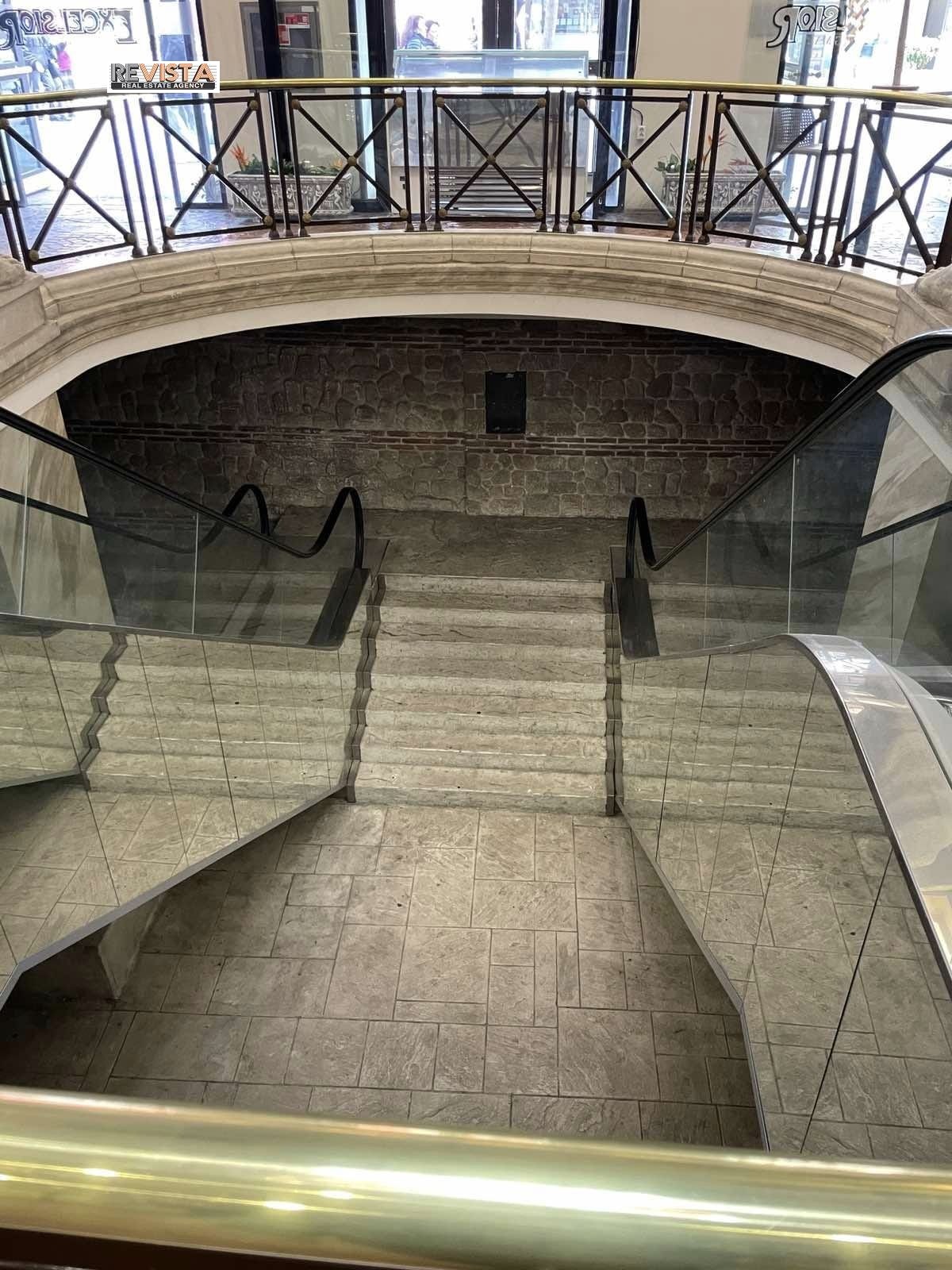 Продава МАГАЗИН, гр. Пловдив, Център, снимка 2 - Магазини - 44590850