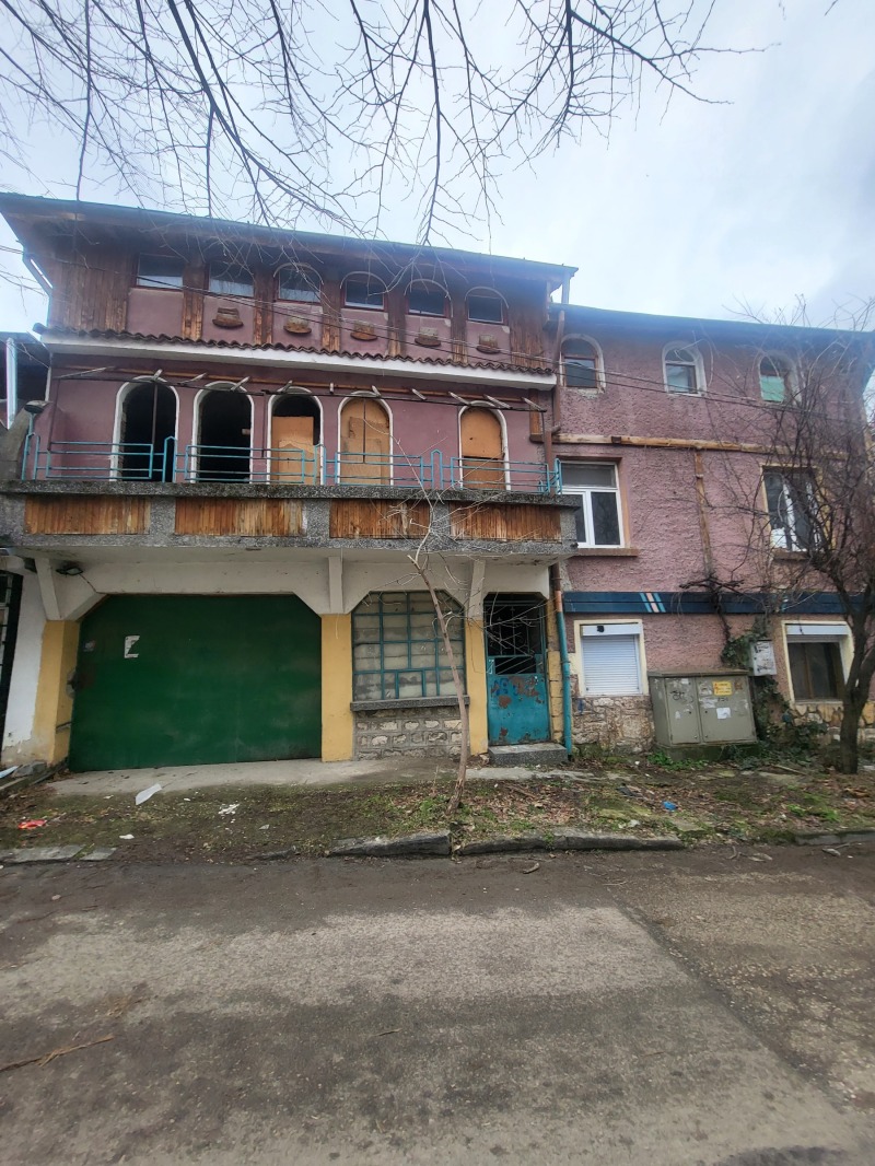 Продава САМОСТОЯТЕЛНА СГРАДА в град Плевен, Идеален център - 500 кв.м / 285 000 € » 557 411.55 лв., ФОР СЕЛ РЕАЛ ЕСТЕЙТ