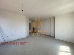 1 chambre Pogrebi, Varna 2