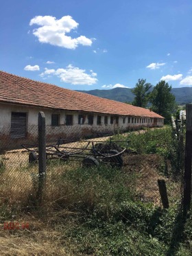 Construção industrial Varchec, região Montana 1