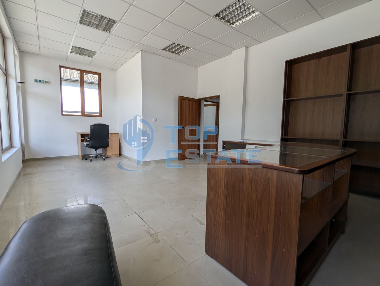 Продава МАГАЗИН, гр. Трявна, област Габрово, снимка 2 - Магазини - 46992121