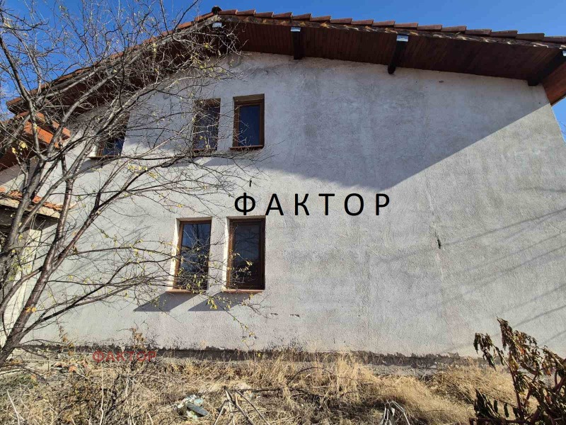 Продава КЪЩА в област Пловдив, гр. Съединение - 240 кв.м / 159 000 € » 310 976.97 лв., ФАКТОР