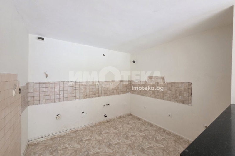 Продава МНОГОСТАЕН, гр. София, Изток, снимка 3 - Апартаменти - 52196170