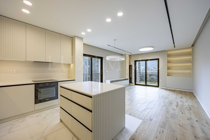 Продава 3-СТАЕН, гр. София, Красно село