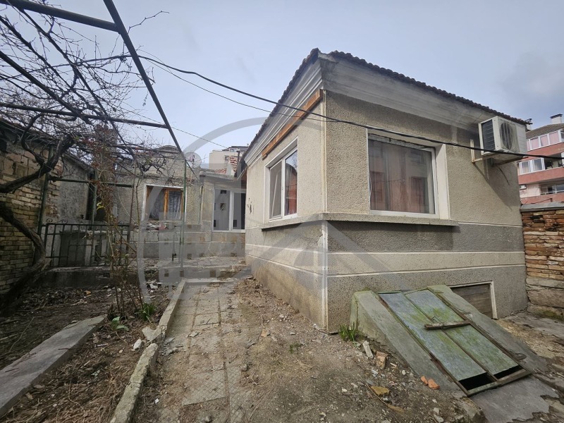 Продава КЪЩА в град Варна, Цветен квартал - 53 кв.м / 119 990 € » 234 680.04 лв., СМЕНИ АДРЕСА ЕООД