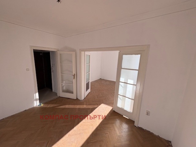 Продава 3-СТАЕН, гр. София, Център, снимка 2 - Апартаменти - 51880973