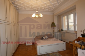 3+ Schlafzimmer Oborishte, Sofia 10