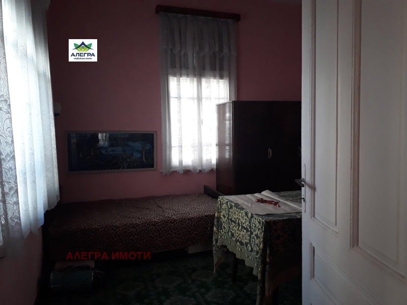 Продава  Етаж от къща град Пазарджик , Идеален център , 64 кв.м | 73429731 - изображение [2]