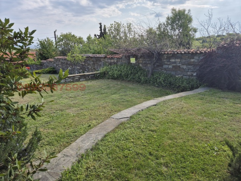 Продава ВИЛА, с. Емона, област Бургас, снимка 8 - Вили - 52779424