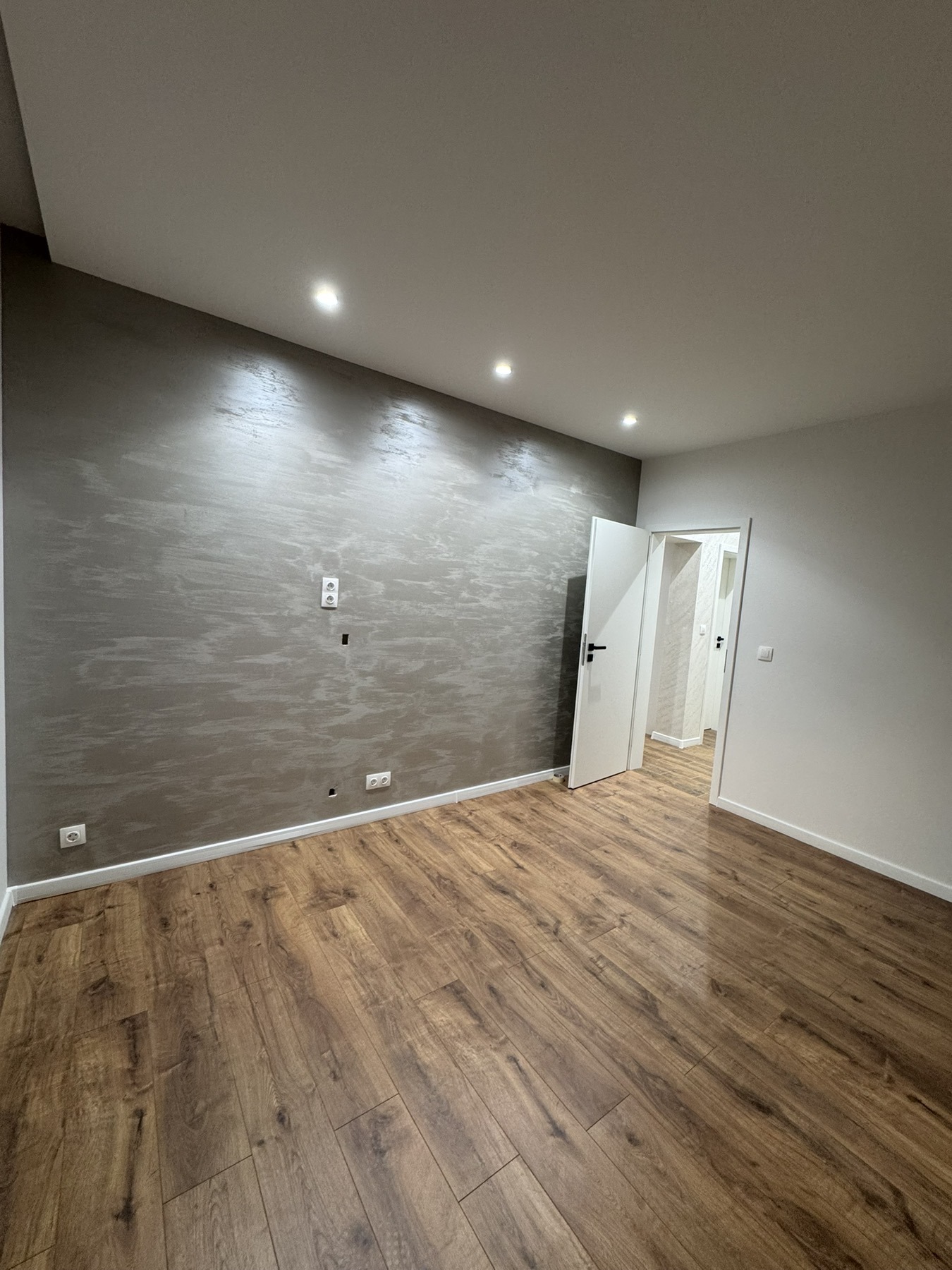 Продава 3-СТАЕН, гр. Своге, област София област