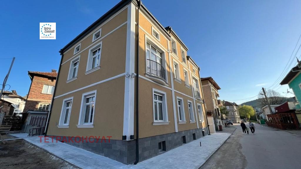 Продава ХОТЕЛ, гр. Батак, област Пазарджик, снимка 2 - Хотели - 54515039