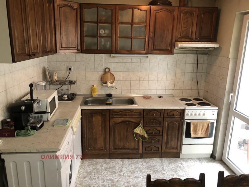 Продава  3-стаен град Плевен , Широк център , 87 кв.м | 34000306 - изображение [2]