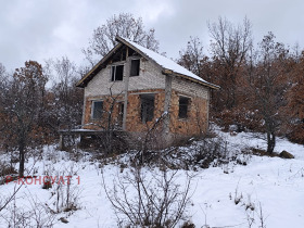 Βίλα Βιαγα, περιοχή Παζαρτζίκ 4