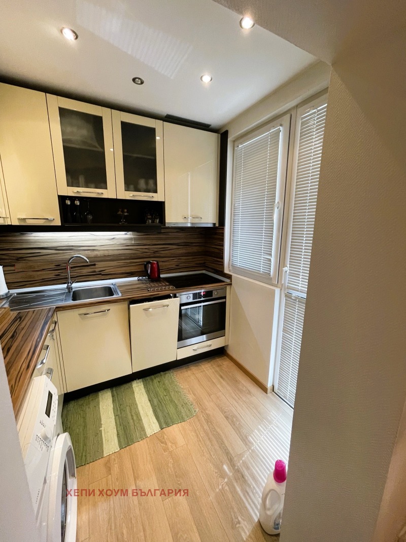 Продава ЕТАЖ ОТ КЪЩА, гр. Русе, Родина 2, снимка 3 - Етаж от къща - 52074110