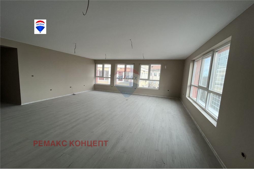 Продава ОФИС, гр. Шумен, Център, снимка 2 - Офиси - 54643524