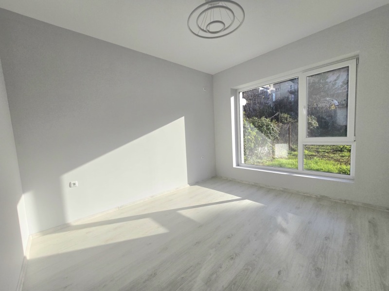 Продава ЕТАЖ ОТ КЪЩА, гр. Добрич, Червената пръст, снимка 6 - Етаж от къща - 52442295