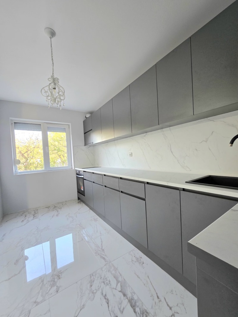 Продава ЕТАЖ ОТ КЪЩА, гр. Добрич, Червената пръст, снимка 4 - Етаж от къща - 52442295