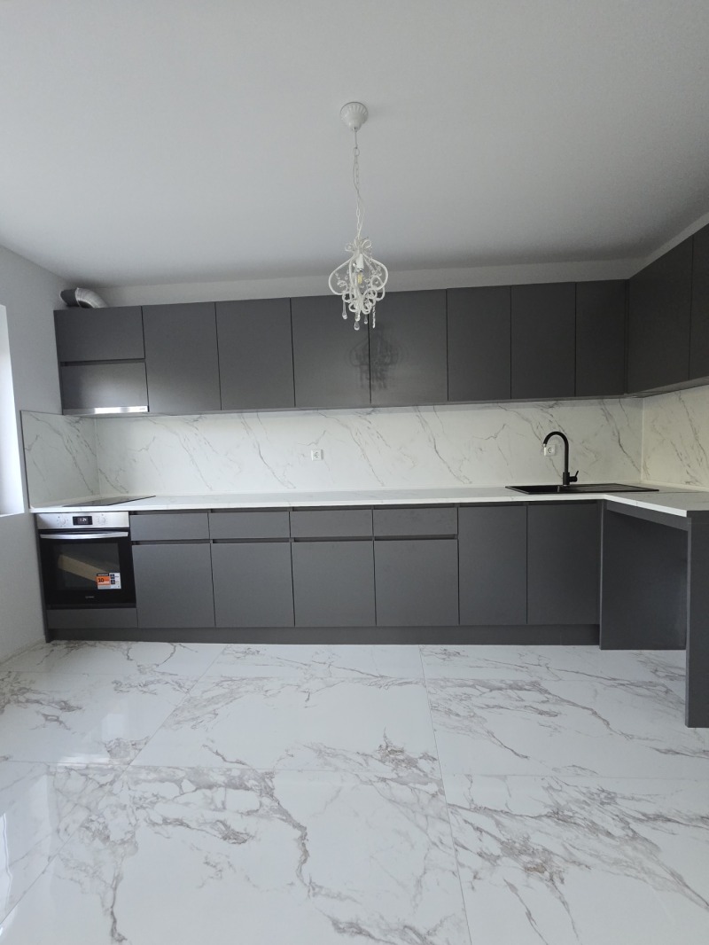 Продава ЕТАЖ ОТ КЪЩА, гр. Добрич, Червената пръст, снимка 2 - Етаж от къща - 52442295