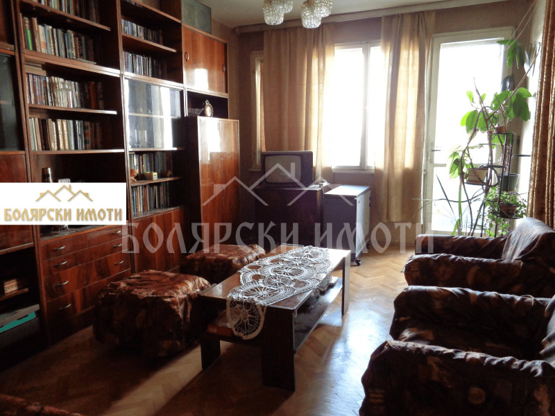 Продава МНОГОСТАЕН, гр. Велико Търново, Център, снимка 2 - Aпартаменти - 48063208