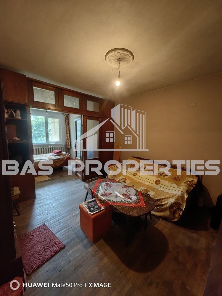 Продава МНОГОСТАЕН, гр. Велико Търново, Бузлуджа, снимка 2 - Апартаменти - 56078841